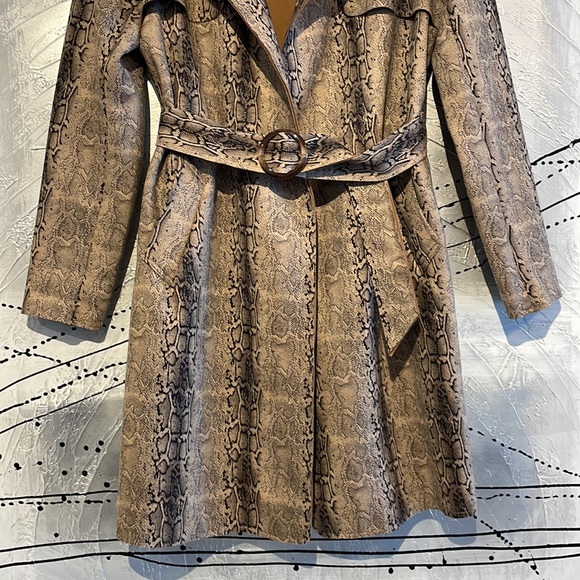 New Solitaire Trench Coat. Size M. Snakeskin Print. - Picture 3 of 10